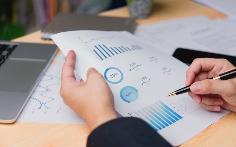 Boosting Engagement with Reviews