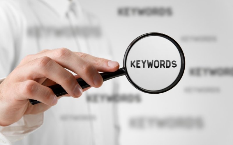 How to Use Short-Tail and Long-Tail Keywords Together